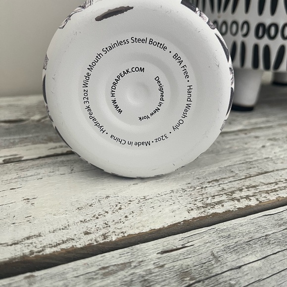 Skull and Floral Pattern Hydrapeak Bottle - Picture 6 of 6